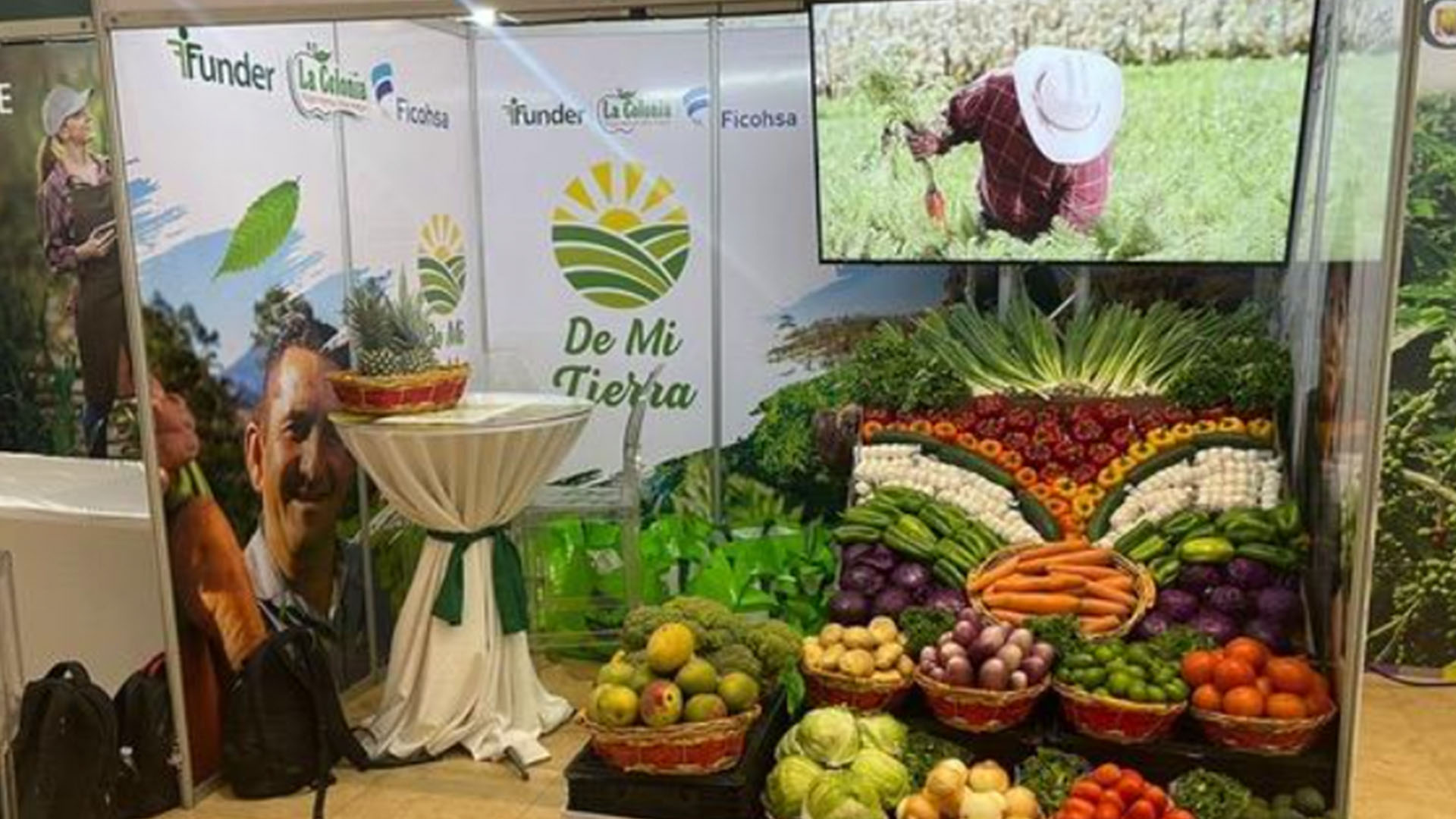 Ficohsa participa con el programa “De Mi Tierra” en importante feria del sector agrícola