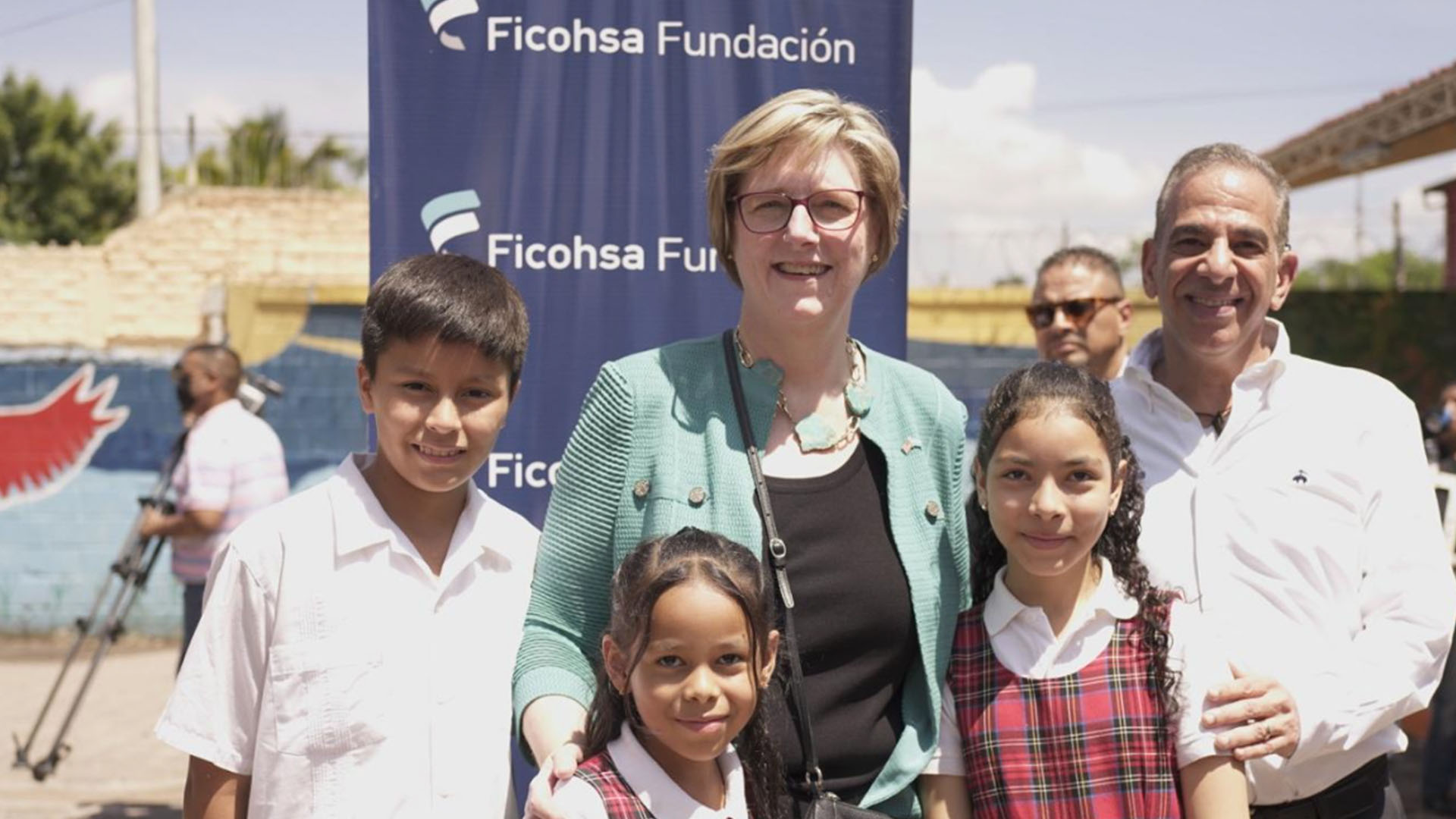 Ficohsa Fundación inaugura primera escuela primaria remodelada como parte de la “Alianza por la educación” junto a USAID