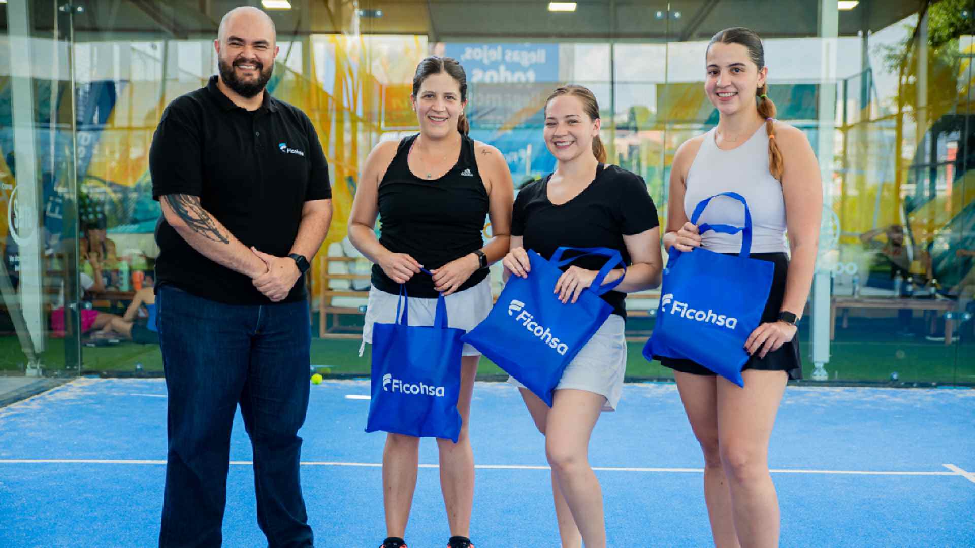 Grupo Ficohsa organiza torneo femenino junto a OG Pádel